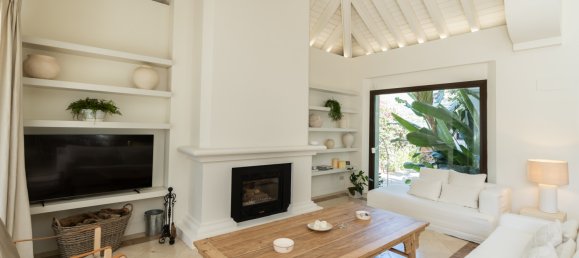 5 bedrooms Villa in Marbella, Spain No. 77554 11