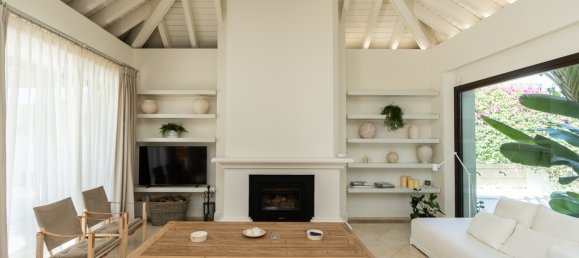 5 bedrooms Villa in Marbella, Spain No. 77554 10