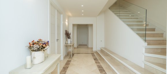 5 bedrooms Villa in Marbella, Spain No. 77554 20