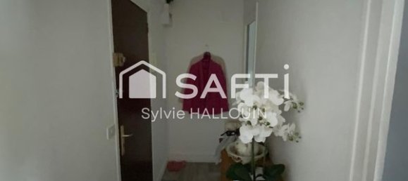 Studio in Chartres, France No. 152385 3