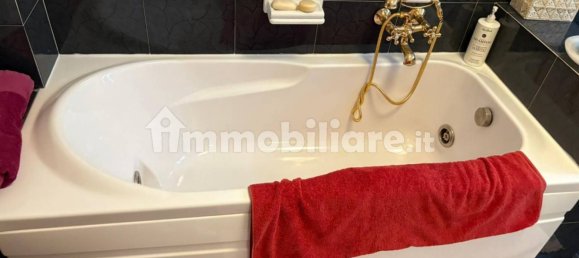 3 غرف نوم فيلا في Desenzano del Garda, Italy رقم 295917 9