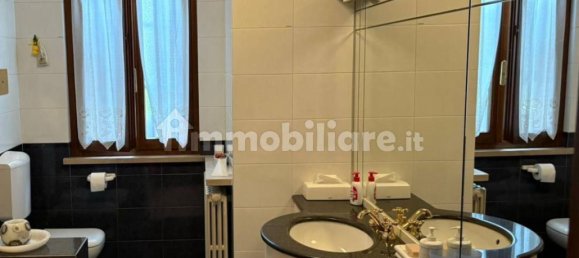 3 غرف نوم فيلا في Desenzano del Garda, Italy رقم 295917 8