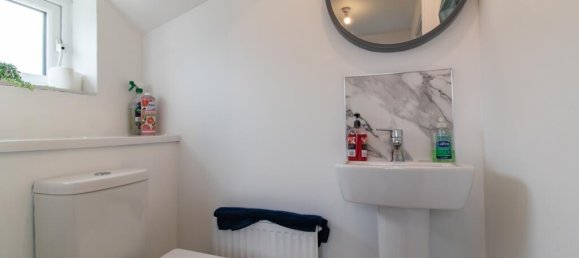 6 bedrooms House in Hartlepool, United Kingdom No. 2615 3