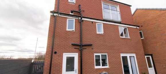 6 bedrooms House in Hartlepool, United Kingdom No. 2615 24