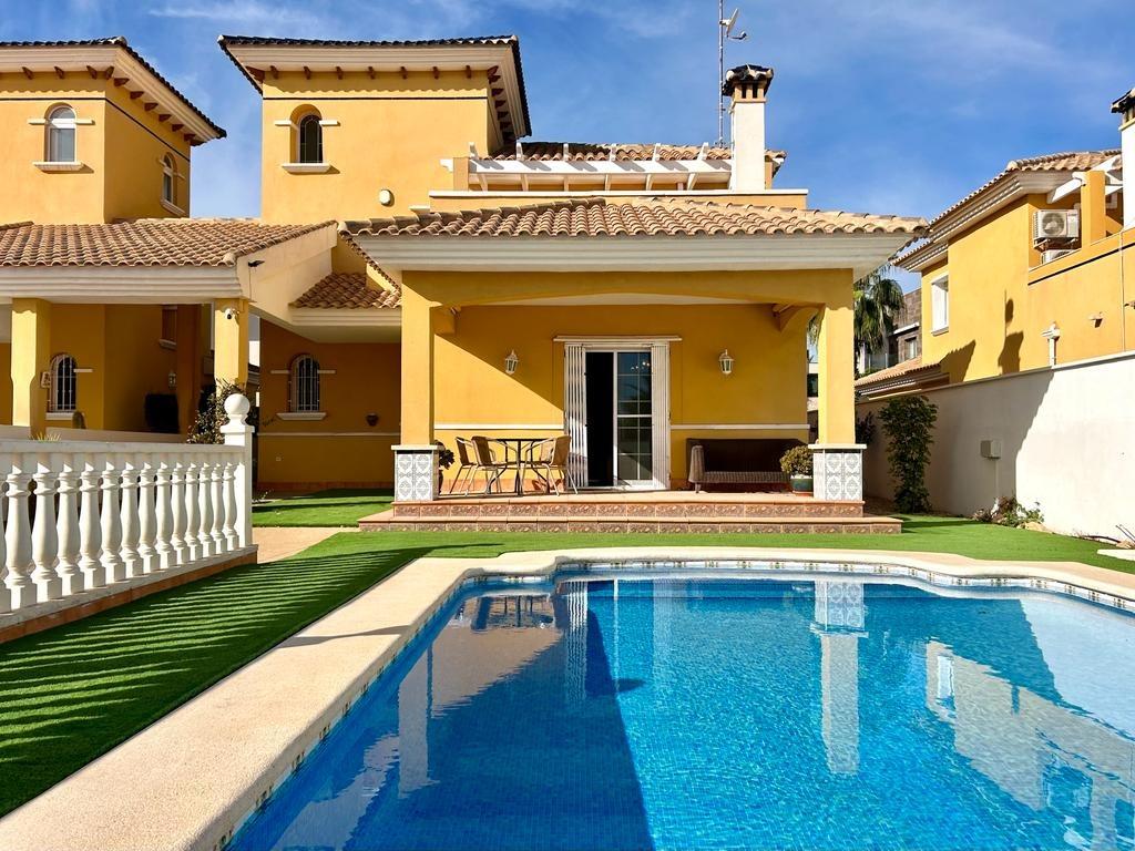 4 bedrooms Villa in Alicante, Spain No. 10348
