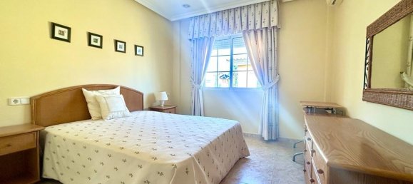 4 bedrooms Villa in Alicante, Spain No. 10348 8