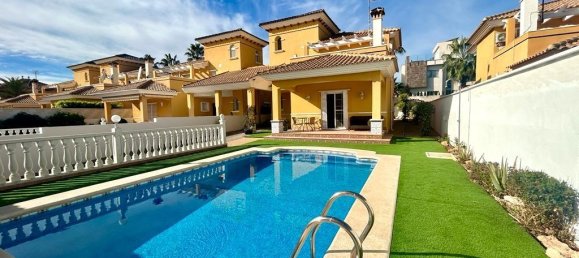 4 bedrooms Villa in Alicante, Spain No. 10348 2