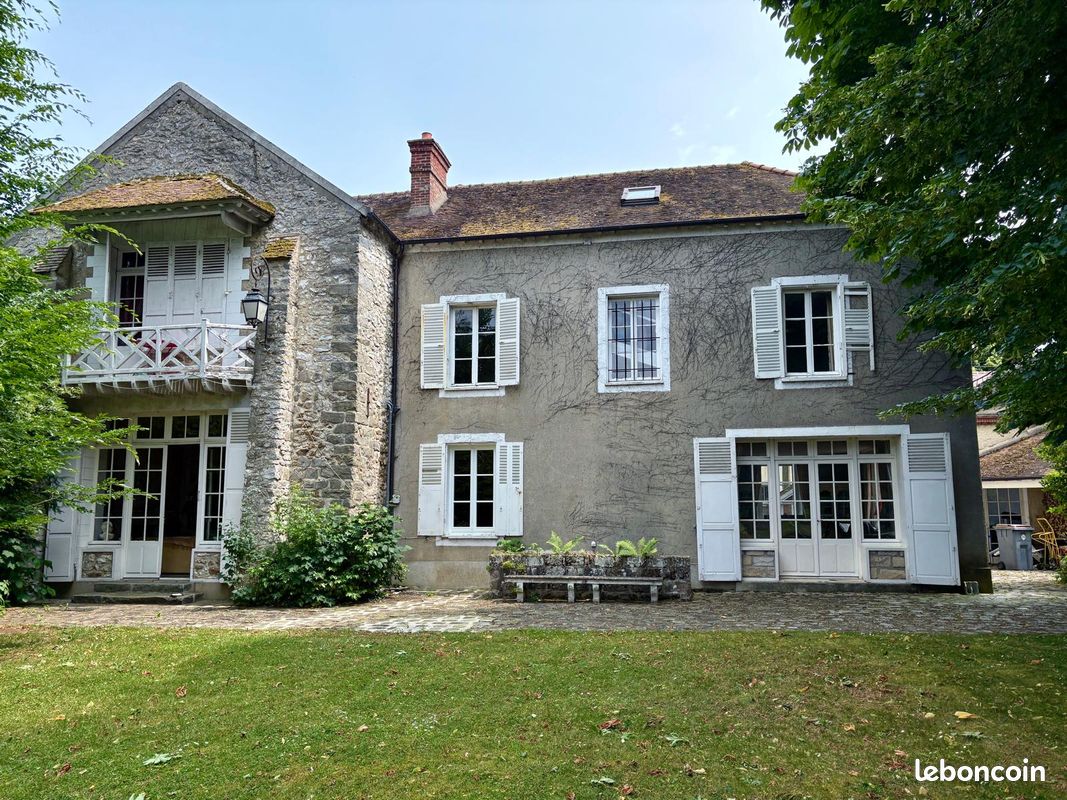 5 bedrooms House in Bois-le-Roi, France No. 343946