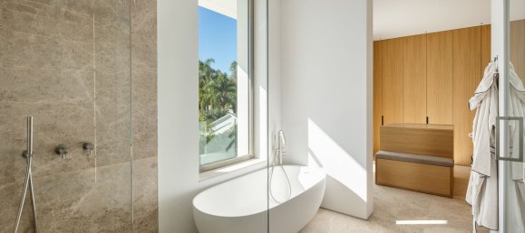 6 bedrooms Villa in Marbella, Spain No. 110277 16