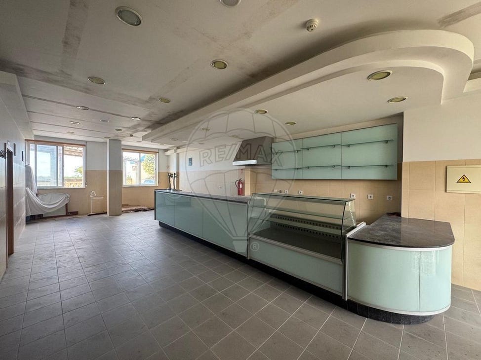 78m² Commercial property in Atouguia da Baleia, Portugal No. 195538
