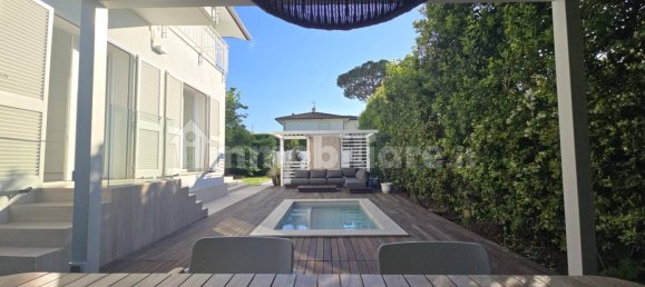 3 bedrooms Villa in Forte dei Marmi, Italy No. 325575 2