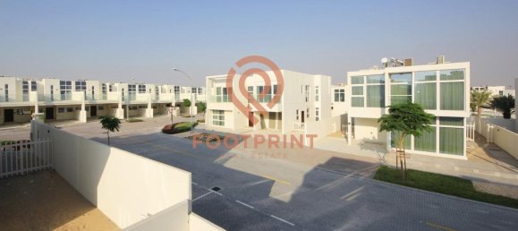 3 bedrooms Townhouse in Dubai, UAE No. 24100 9