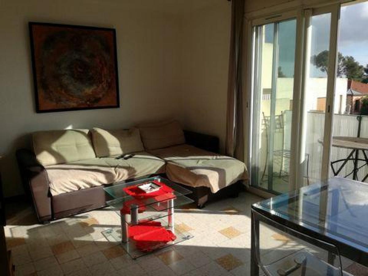 2 bedrooms Condo in Hyeres, France No. 15280