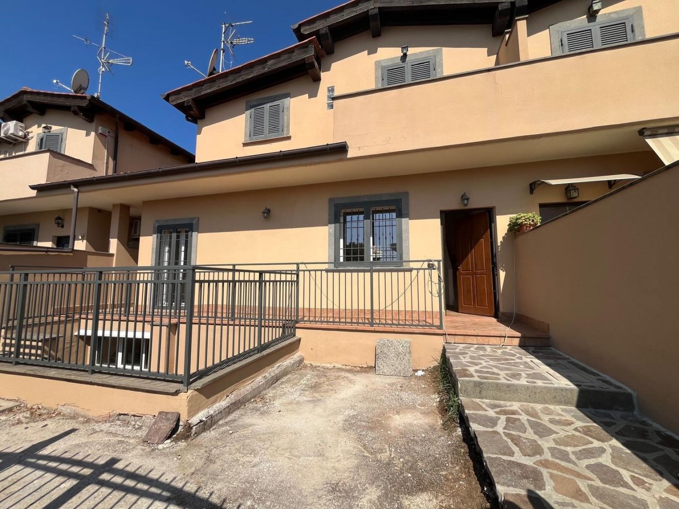 6 bedrooms House in Pomezia, Italy No. 321624