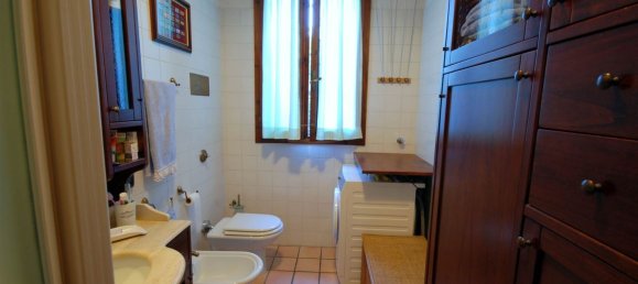 Вилла с 6 комнатами в Кастеназо, Италия № 223145 16