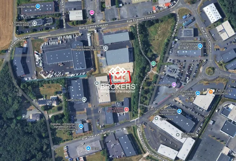 Офис 878м² в Шамбре-ле-Тур, Франция № 302437