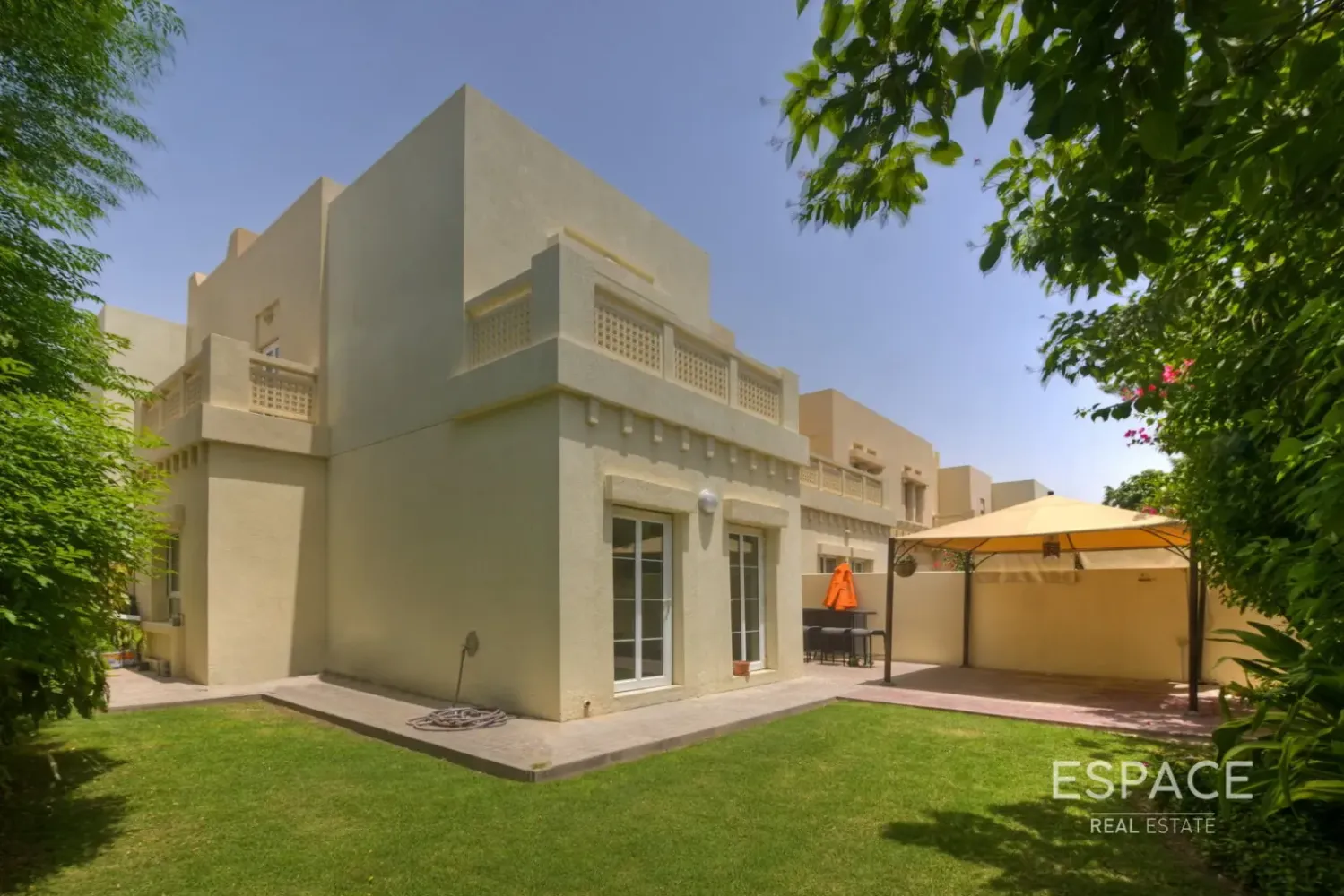 Vivenda T3 em The Lakes, UAE N.º 209077