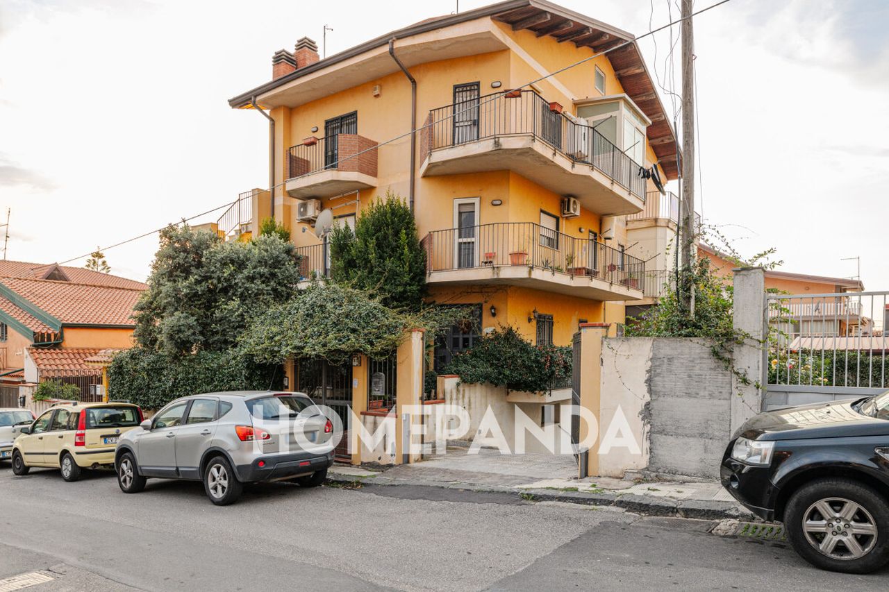5 rooms Apartment in Motta Sant'Anastasia, Italy No. 48535