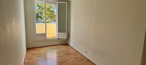 Dúplex de 3 dormitorios en Montigny-le-Bretonneux, France No. 318173 3