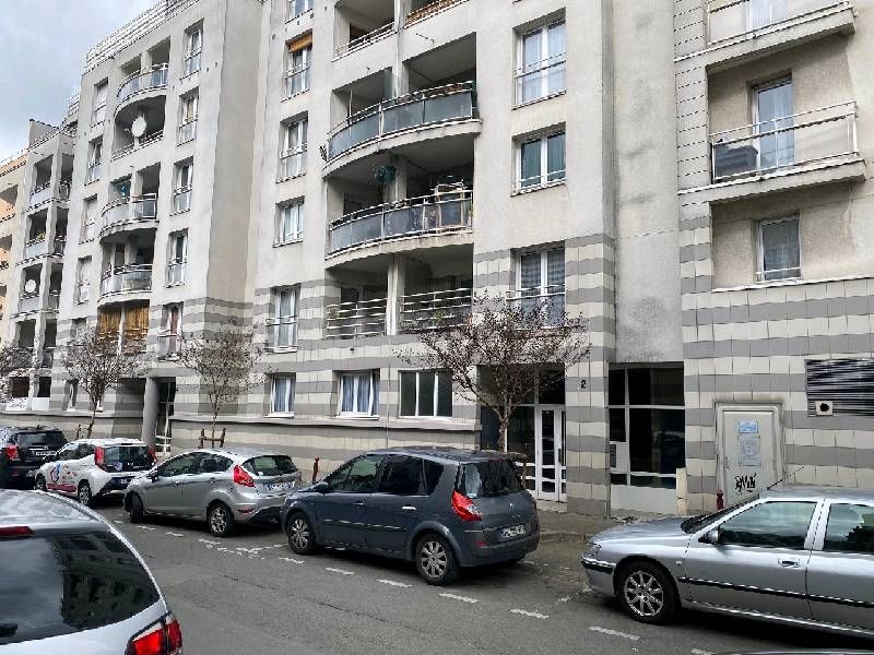 1 bedroom Apartment in Bondy, France No. 180390