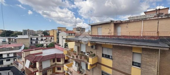 Apartamento de 3 dormitorios en Arzano, Italy No. 340029 11