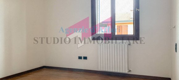 2 bedrooms Apartment in Castelmassa, Italy No. 102462 4