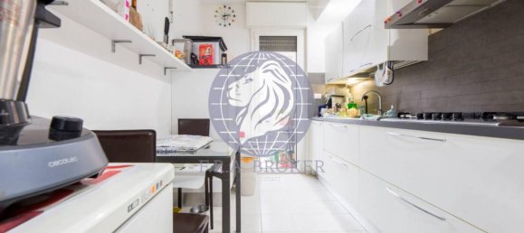 Apartamento de 3 habitaciónes en Genoa, Italy No. 33476 8