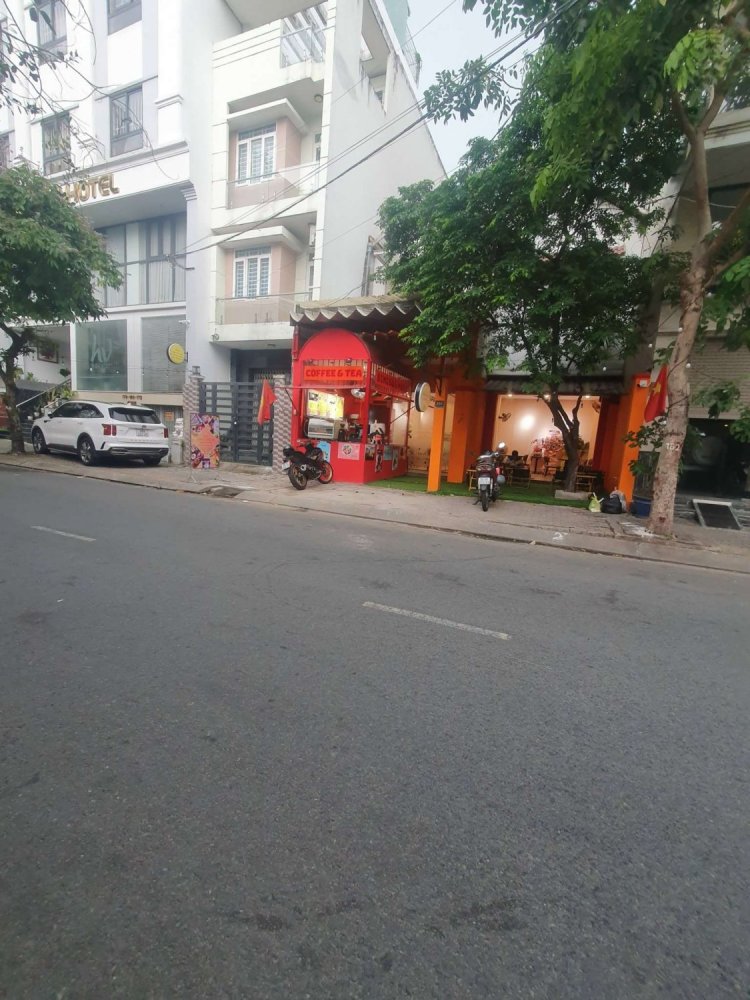 144m² Townhouse in District 7, Vietnam No. 9686