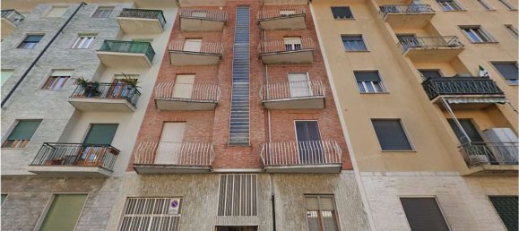 2 rooms Apartment in Turin, Italy No. 10376 2