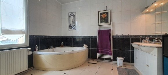 6 bedrooms House in Marqueglise, France No. 252010 7