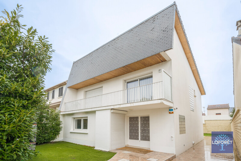 Дом с 4 спальнями в Ле Павийон-су-Буа, Франция № 136134