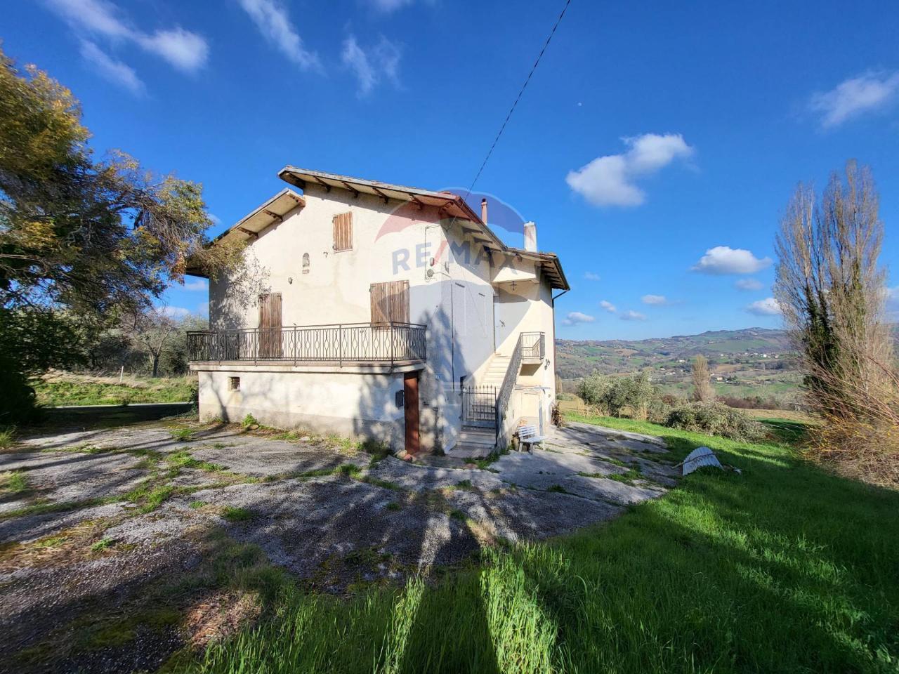 10 rooms House in Serra San Quirico, Italy No. 5151