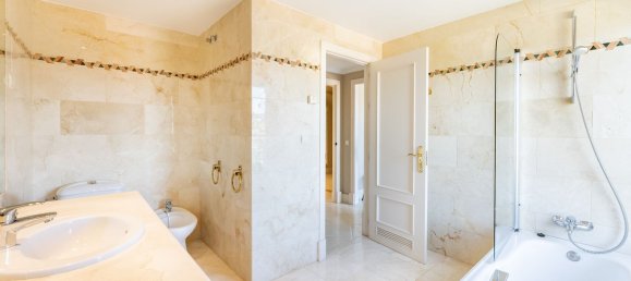 5 bedrooms Penthouse in Marbella, Spain No. 34187 33