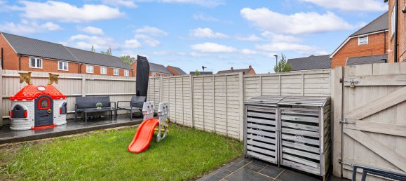 3 bedrooms House in Horley, United Kingdom No. 1031 12