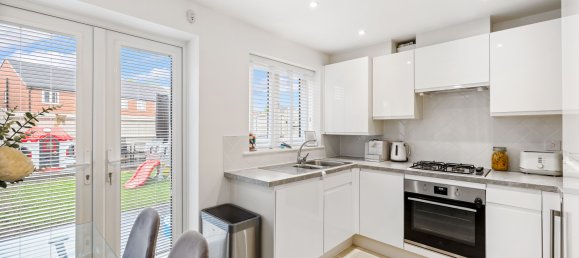 3 bedrooms House in Horley, United Kingdom No. 1031 2