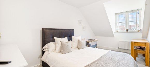 3 bedrooms House in Horley, United Kingdom No. 1031 6