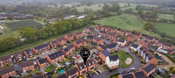 3 bedrooms House in Horley, United Kingdom No. 1031 16