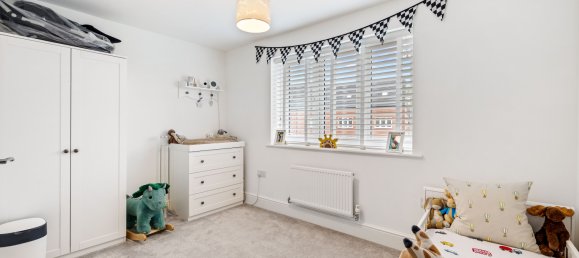 3 bedrooms House in Horley, United Kingdom No. 1031 9