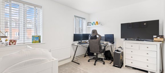 3 bedrooms House in Horley, United Kingdom No. 1031 10