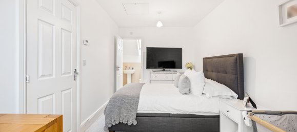 3 bedrooms House in Horley, United Kingdom No. 1031 7