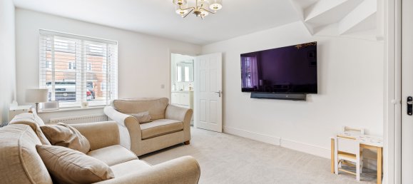 3 bedrooms House in Horley, United Kingdom No. 1031 4