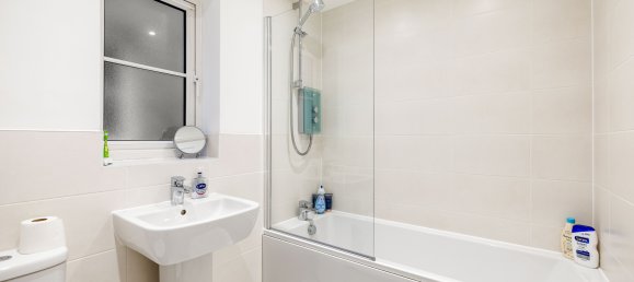 3 bedrooms House in Horley, United Kingdom No. 1031 11