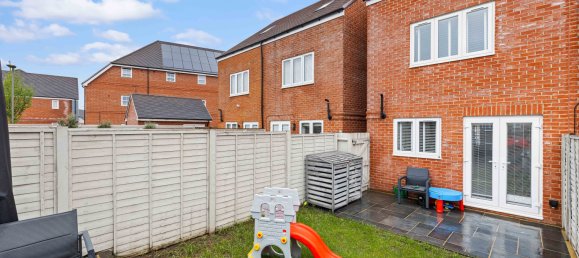 3 bedrooms House in Horley, United Kingdom No. 1031 14