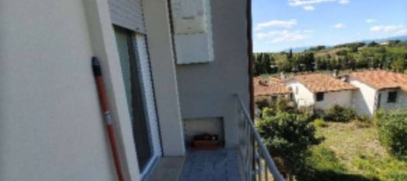 3 rooms Apartment in Vinci, Italy No. 197659 2