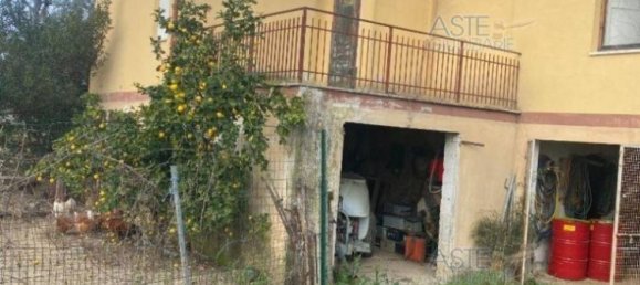 Casa de 5 habitaciónes en Roseto degli Abruzzi, Italy No. 345397 3