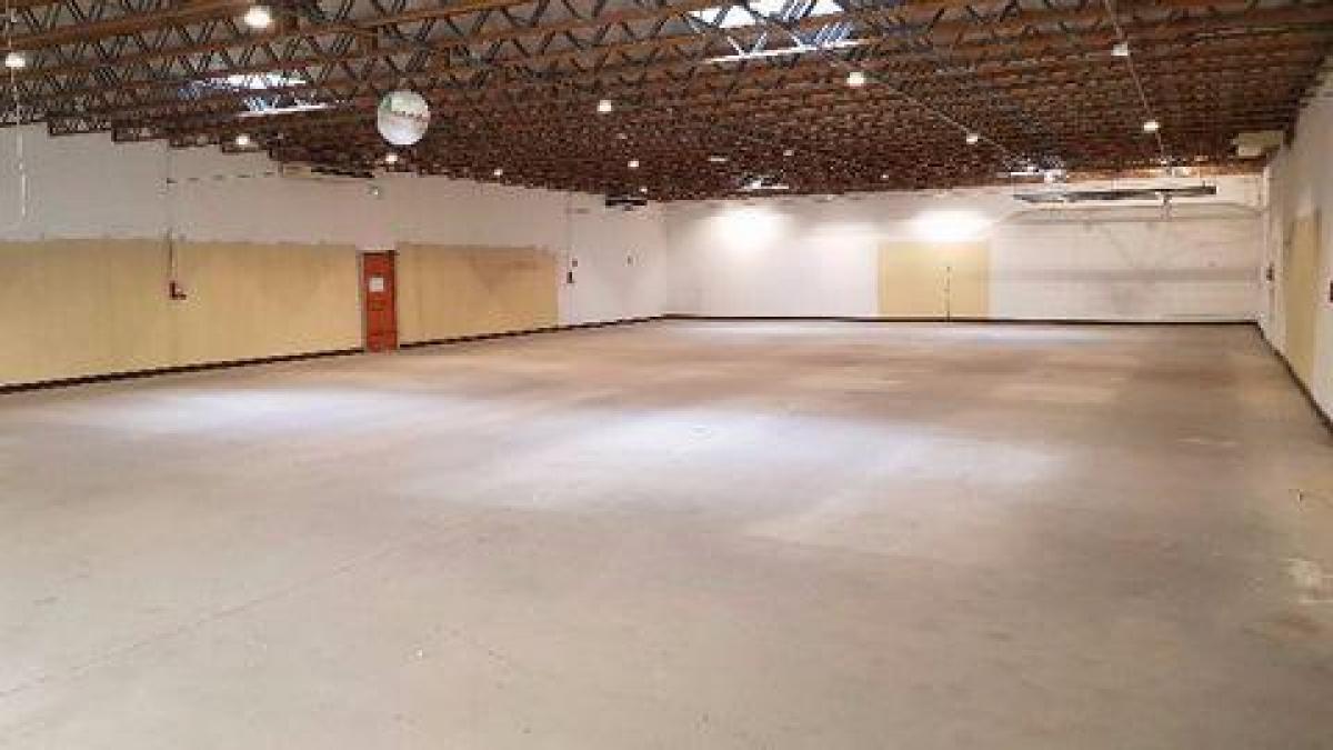 750m² Office in Le Beausset, France No. 17420