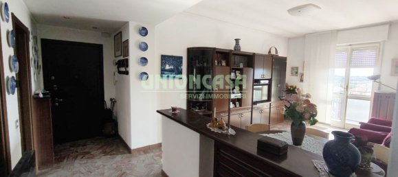 3 rooms Apartment in Tradate, Italy No. 315056 4