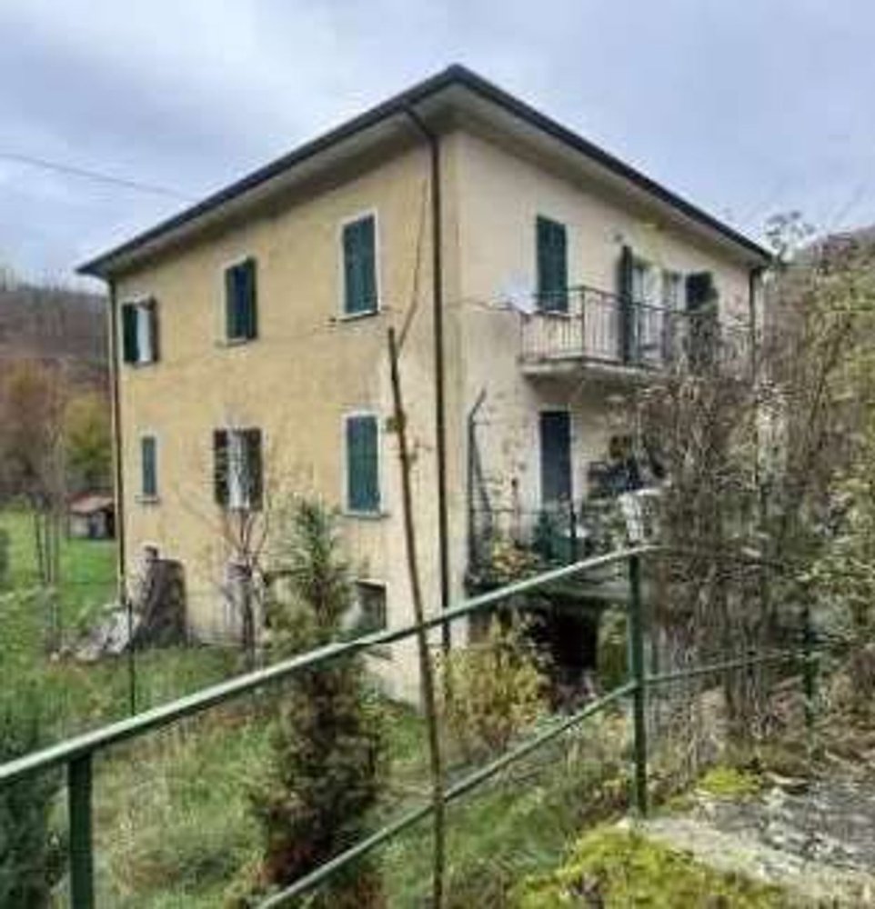 4 rooms House in Tornolo, Italy No. 309771