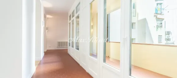 Apartamento de 2 divisões em Ciutat Vella, Spain N.º 33998 58