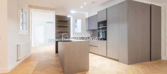 Apartamento de 2 divisões em Ciutat Vella, Spain N.º 33998 2